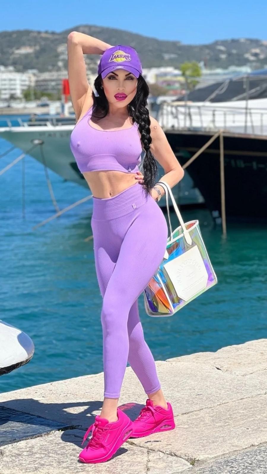 Escort - VICTORIA - Ibiza Tops